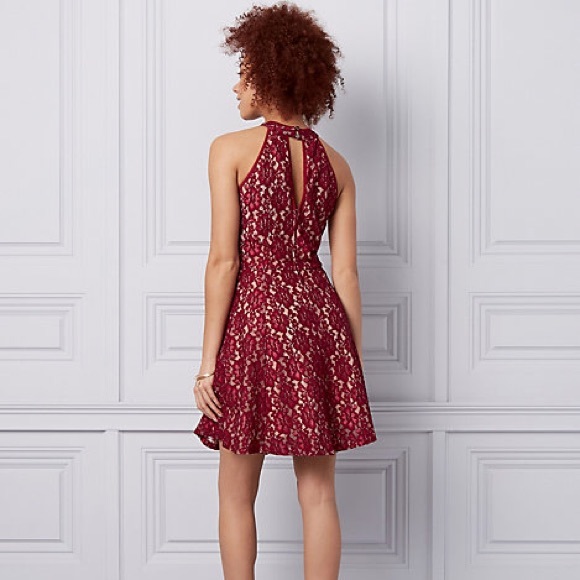 Lace halter cocktail dress - Picture 2 of 5